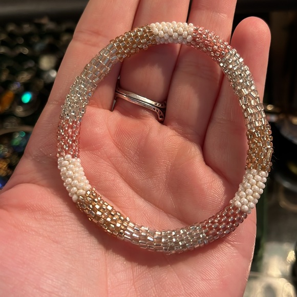 Stack of four SASHKA CO. GLASS BEAD BRACELETS - Picture 4 of 7